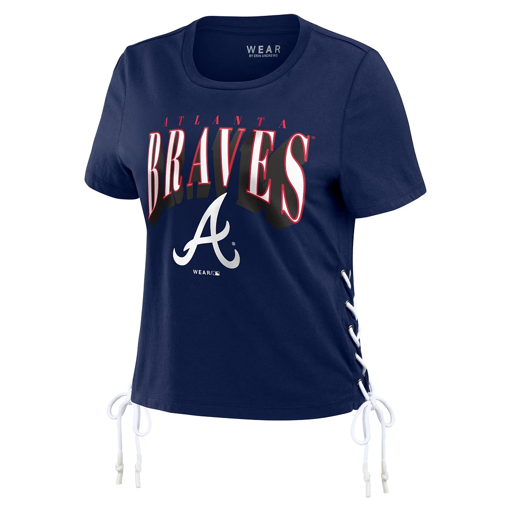 T-shirt court à lacets sur le côté des Atlanta Braves WEAR by Erin Andrews pour femmes, bleu marine