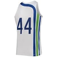Men's Mitchell & Ness Pete Maravich White Atlanta Hawks 1970/71 Hardwood Classics Swingman Jersey