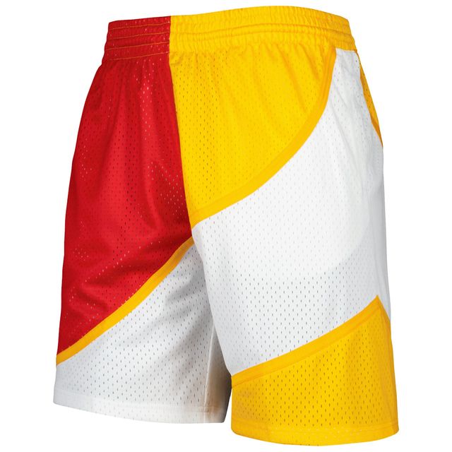 Short Swingman fendu Mitchell & Ness pour hommes rouge/jaune Atlanta Hawks Hardwood Classics 1986