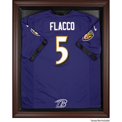 Vitrine de présentation du maillot encadré marron des Ravens de Baltimore