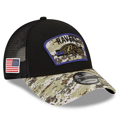 Baltimore Ravens 2021 Salute To Service de New Era pour homme, noir/camouflage - Casquette réglable Snapback Trucker 9FORTY