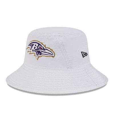 Chapeau bob extensible New Era pour hommes des Ravens de Baltimore 2024 NFL Training Camp blanc