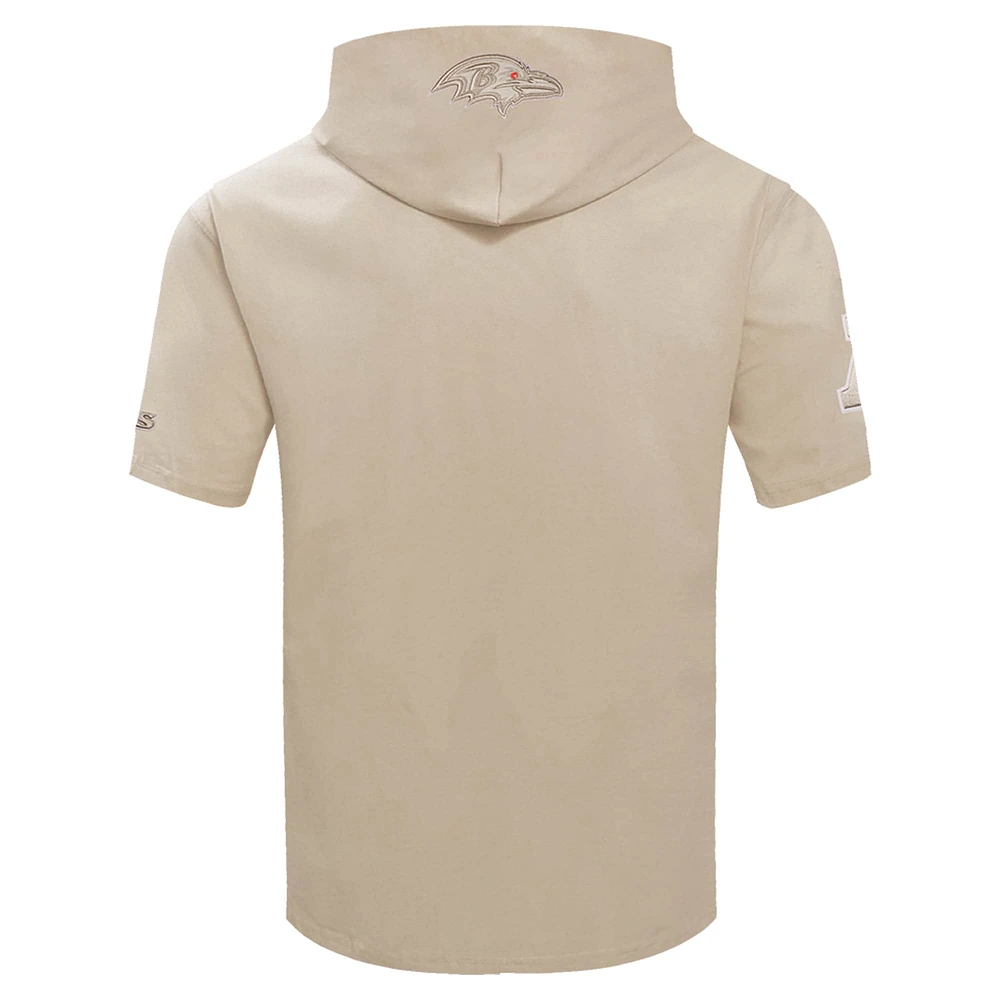 Sweat à capuche manches courtes pour homme Pro Standard Tan Baltimore Ravens Neutrals Capsule