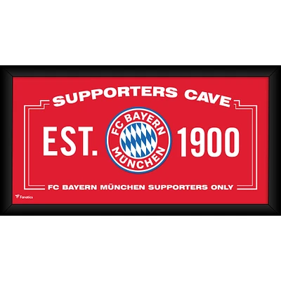 Collage encadré de la grotte des supporters du Bayern Munich 10" x 20"