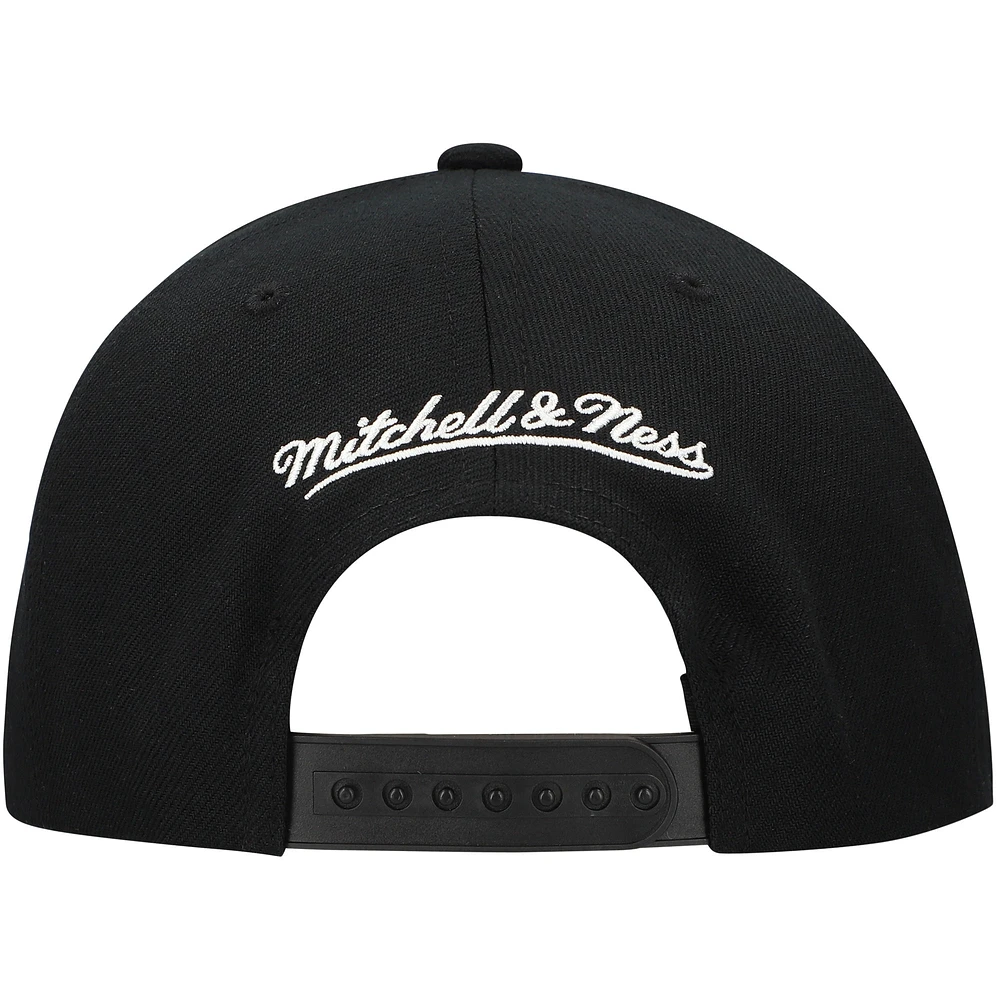 Men's Mitchell & Ness  Black Boston Bruins Team Snapback Hat