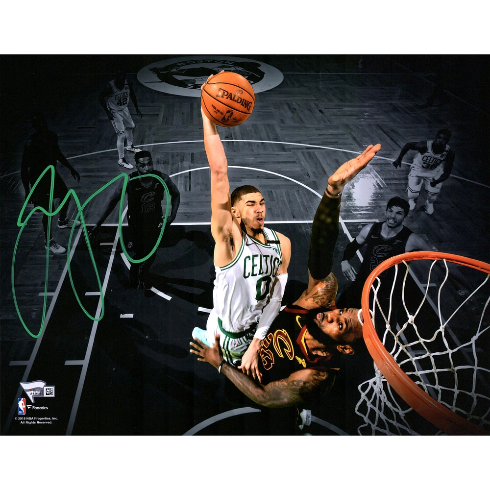 Jayson Tatum Boston Celtics dédicacé 11'' x 14'' Dunking Spotlight Photographie