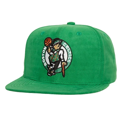 Casquette Snapback en daim doux Mitchell & Ness Kelly Green Boston Celtics pour hommes