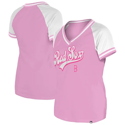 T-shirt à col en V rose clair Boston Red Sox Gameday New Era pour femme