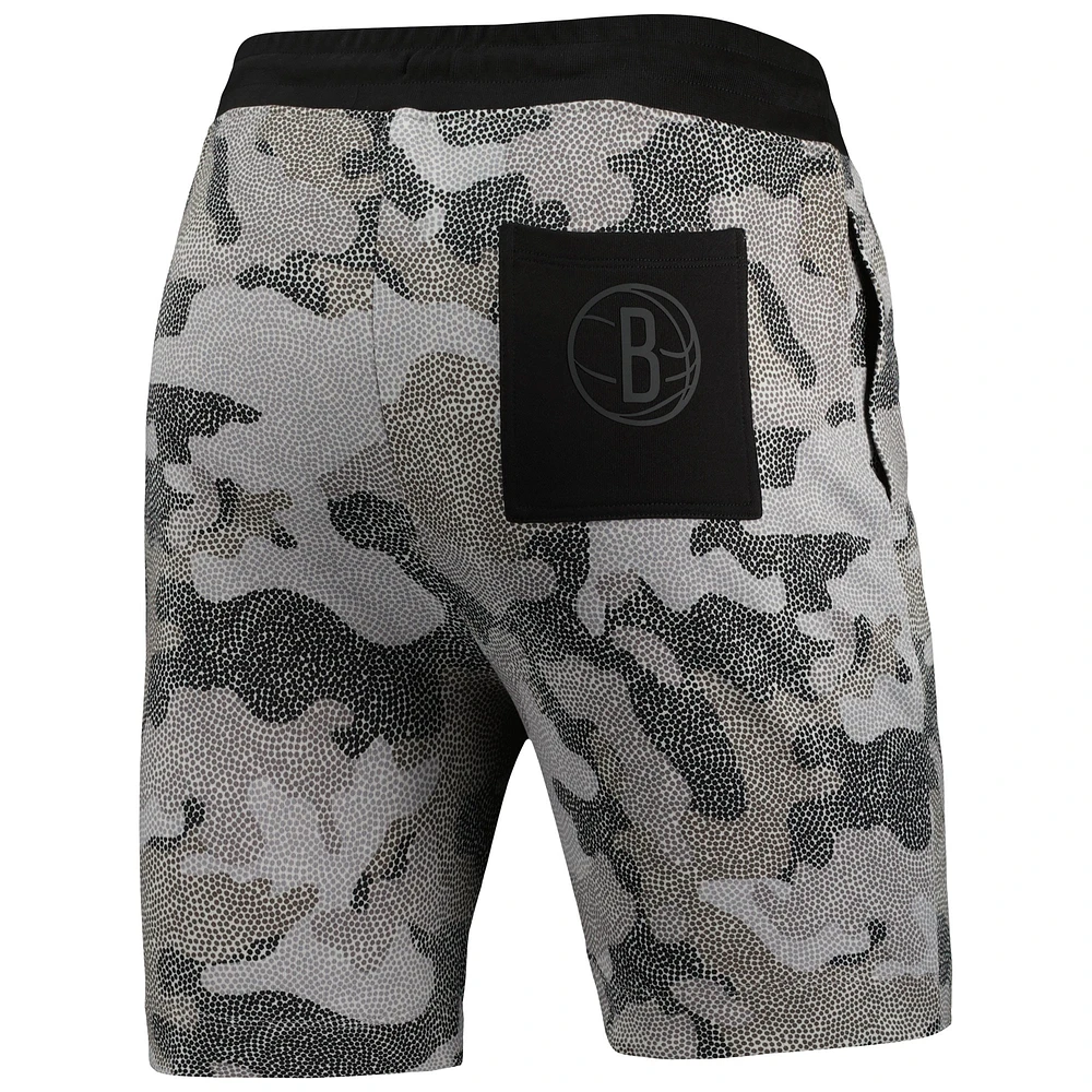 Short NBA x Hugo Boss Brooklyn Nets Black Slam Camo pour homme