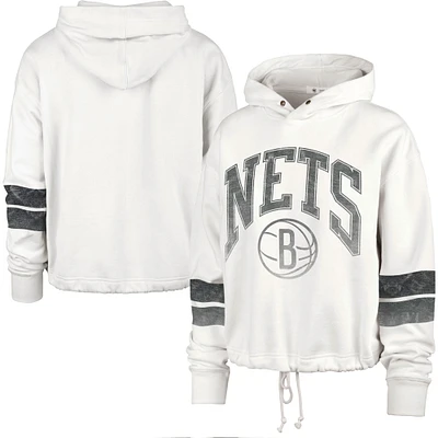 Sweat à capuche court Emerson Stripe Brooklyn Nets '47 crème pour femme