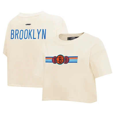 T-shirt court et boxy Pro Standard pour femmes, Brooklyn Nets Retro Striper SJ, crème