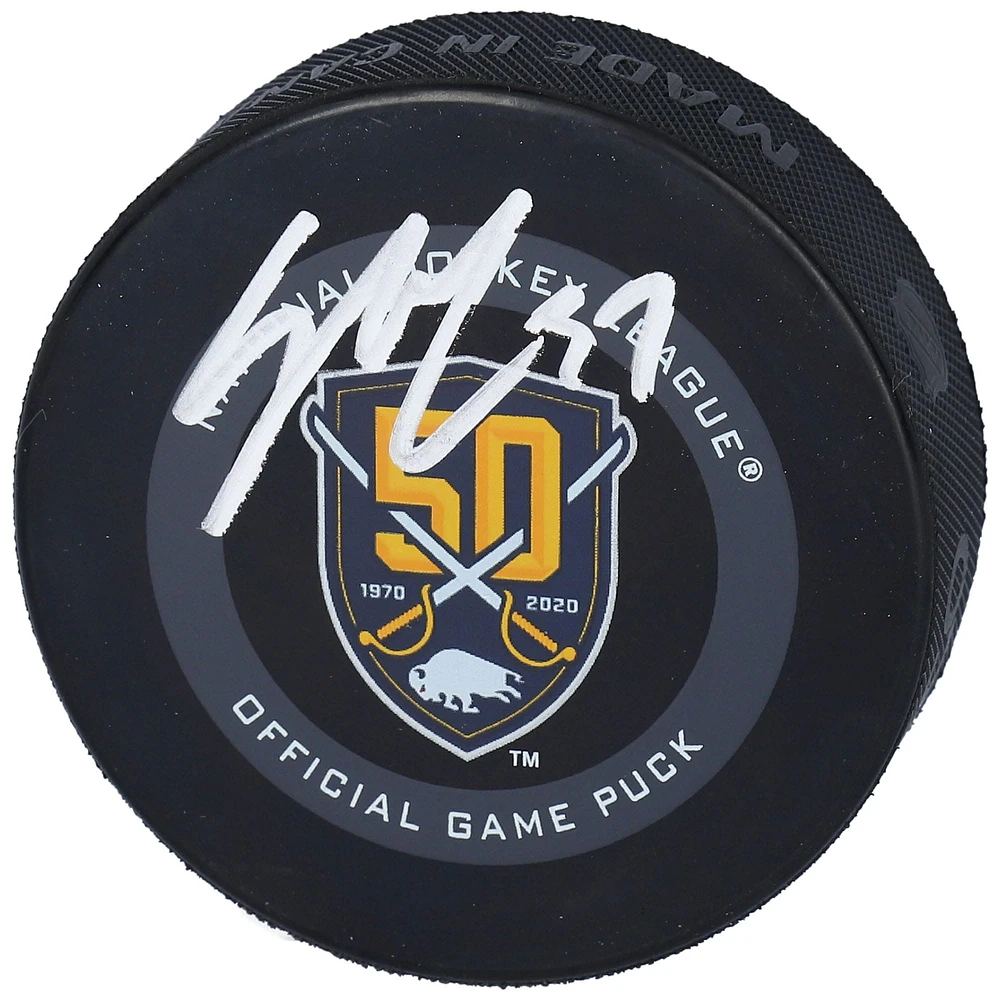 Casey Mittelstadt Buffalo Sabres Rondelle de jeu officielle dédicacée pour la saison du 50e anniversaire