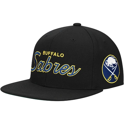 Casquette Snapback Core Team Script 2.0 noire des Sabres de Buffalo Mitchell & Ness pour hommes
