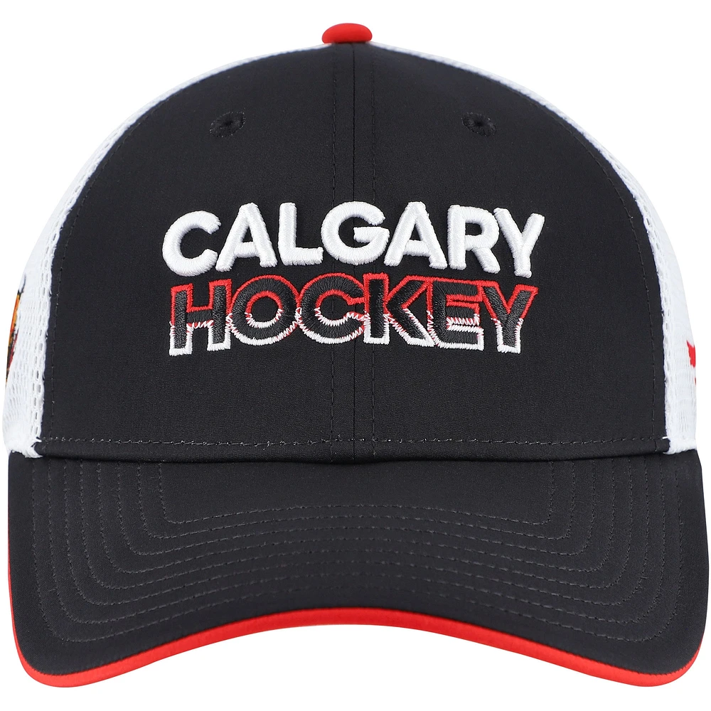 Casquette ajustable Fanatics noire/blanche pour homme Calgary Flames Authentic Pro Rink Alternate Trucker