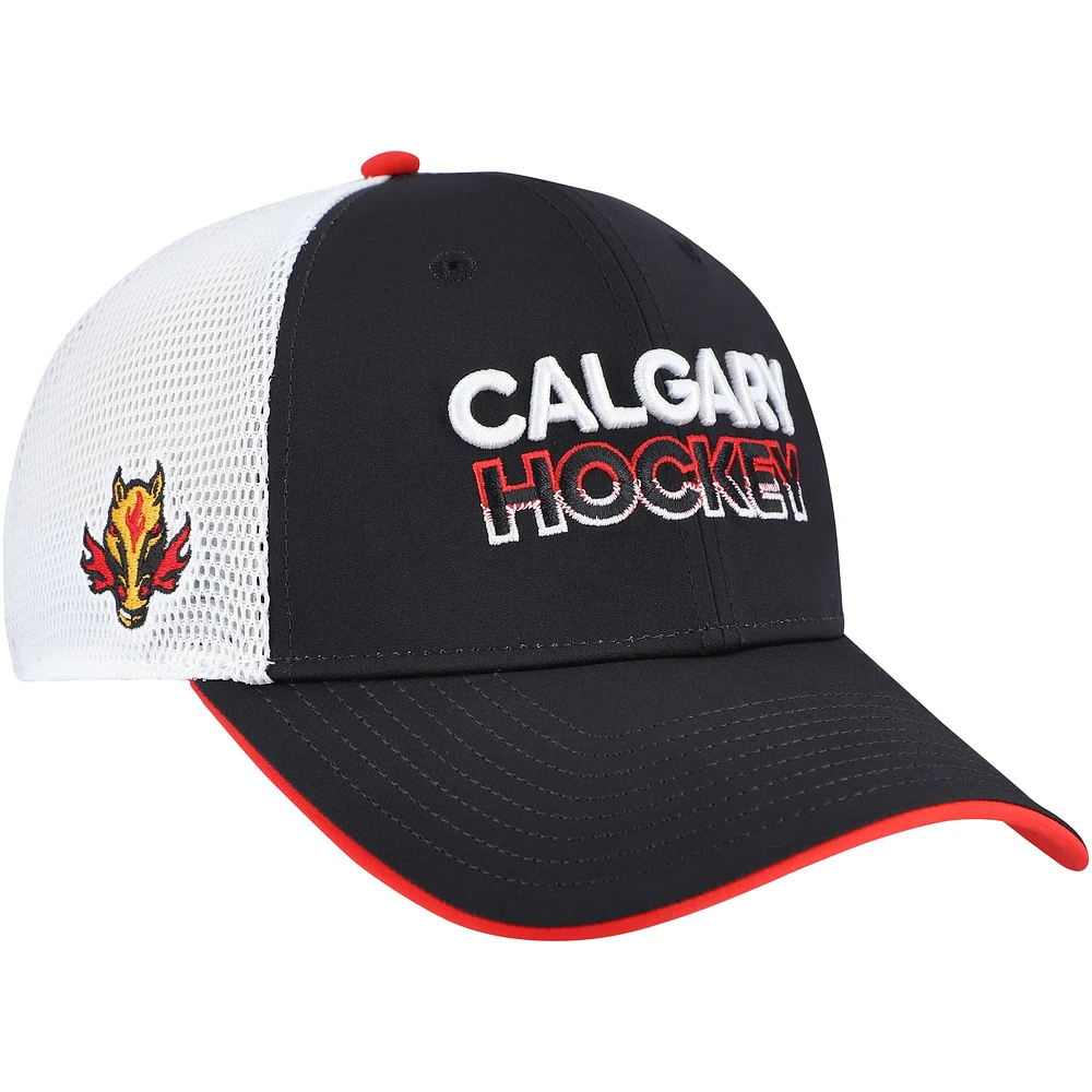 Casquette ajustable Fanatics noire/blanche pour homme Calgary Flames Authentic Pro Rink Alternate Trucker