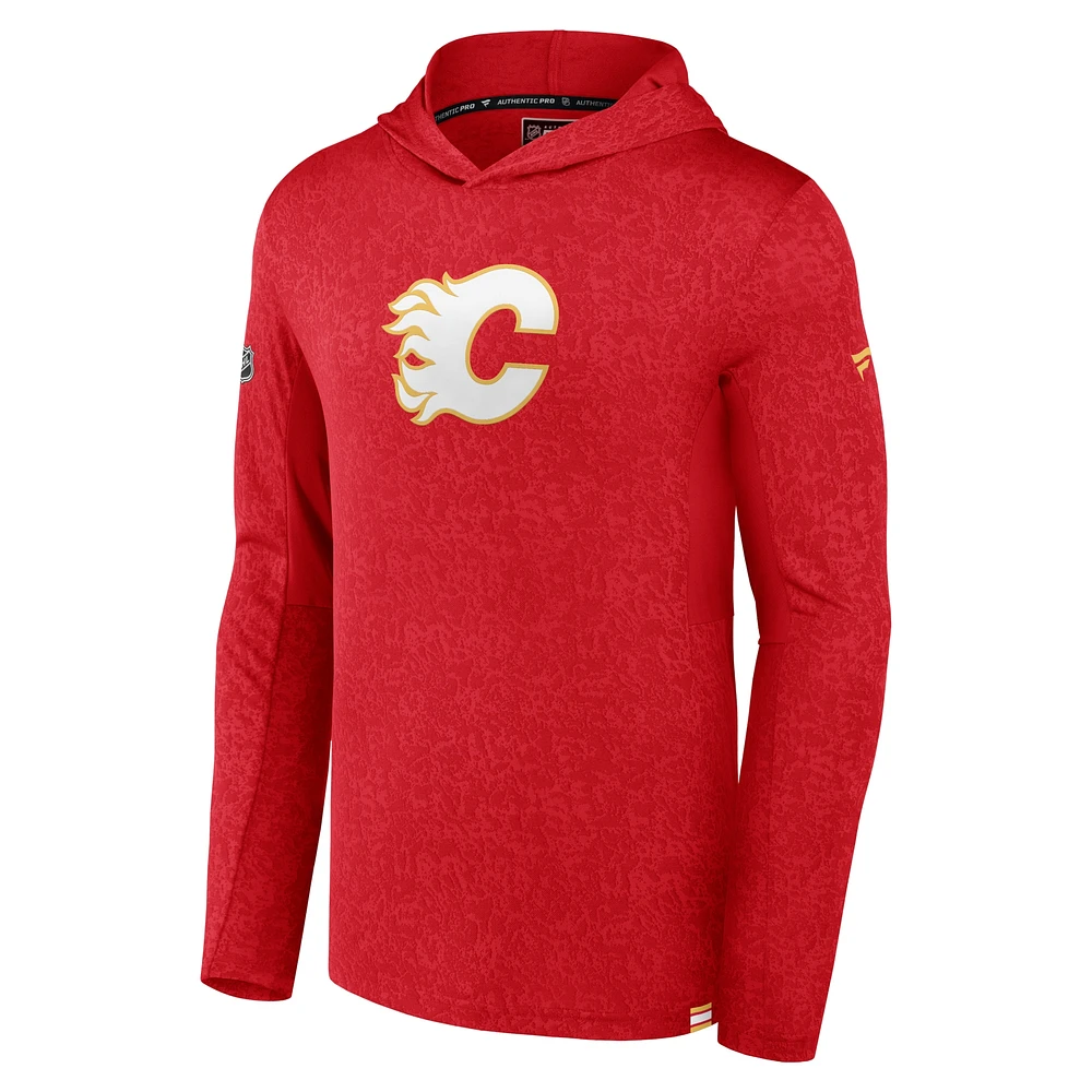 Sweat à capuche léger Fanatics rouge des Flames de Calgary Authentic Pro pour hommes