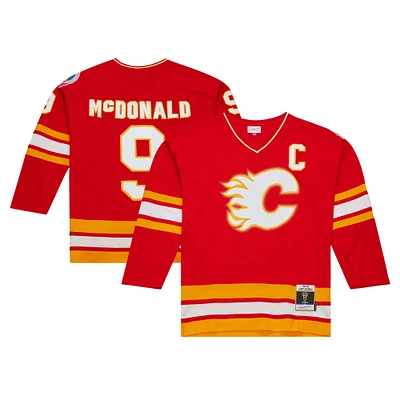 Maillot de joueur la ligne bleue 1988/89 Mitchell & Ness Lanny McDonald des Flames Calgary, rouge, pour hommes