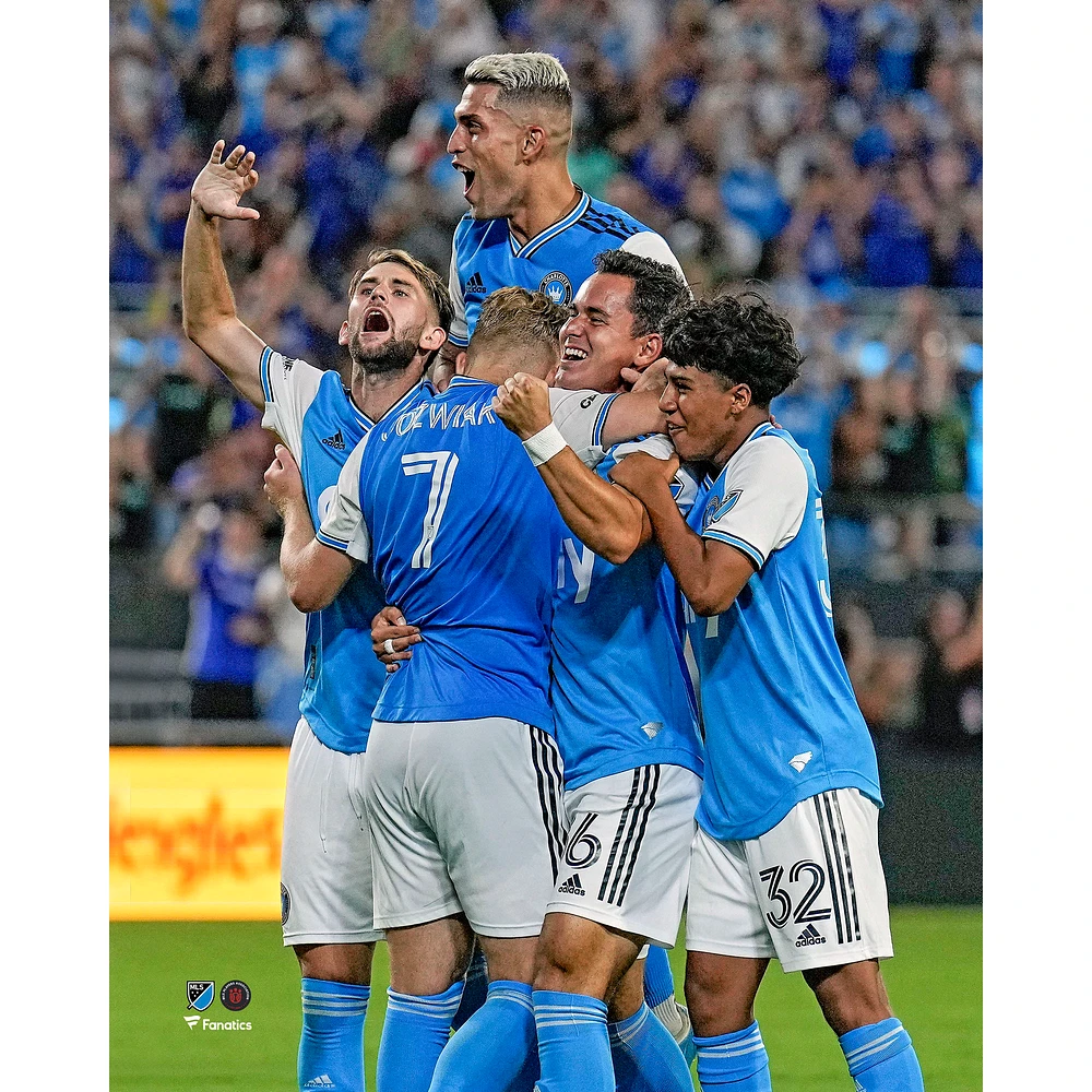 Photo de célébration la victoire du Charlotte FC sur penalty contre le Chelsea