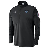 Haut Jordan Brand Charlotte Hornets 2024/25 Courtside Performance à demi-zip pour homme, noir