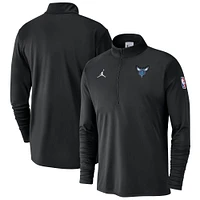 Haut Jordan Brand Charlotte Hornets 2024/25 Courtside Performance à demi-zip pour homme, noir