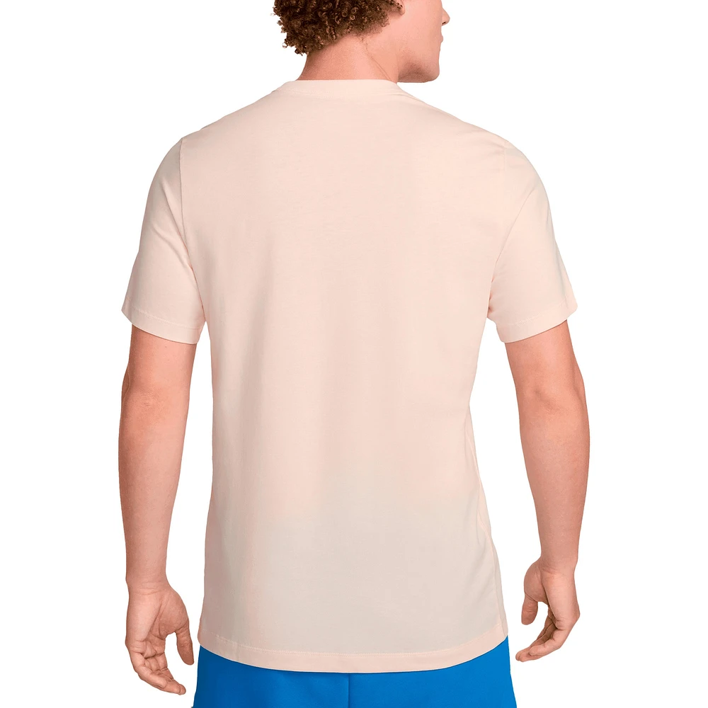 T-shirt Nike rose clair Chelsea Crest pour homme