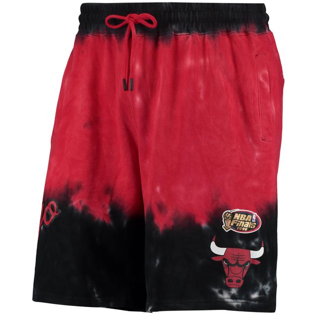 Short Mitchell & Ness noir/rouge Chicago Bulls Hardwood Classics Terry Tie-Dye pour hommes