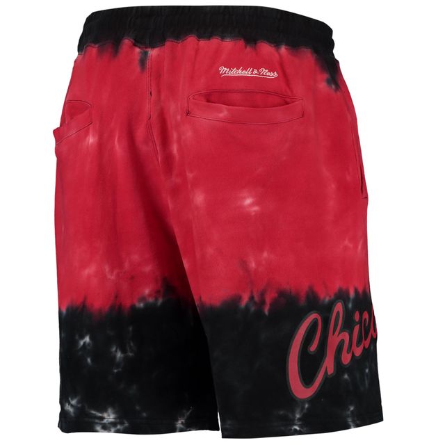 Short Mitchell & Ness noir/rouge Chicago Bulls Hardwood Classics Terry Tie-Dye pour hommes