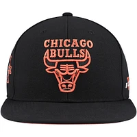 Men's Mitchell & Ness Black Chicago Bulls Core Snapback Hat
