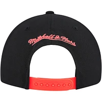 Men's Mitchell & Ness Black Chicago Bulls Core Snapback Hat