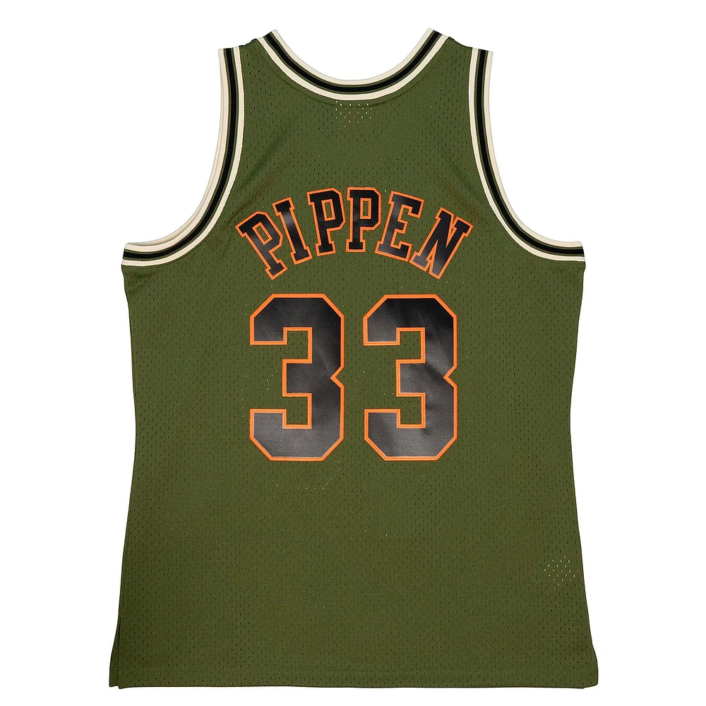 Men's Mitchell & Ness Scottie Pippen Olive Chicago Bulls 1997/98 Swingman - Jersey Flight Edition
