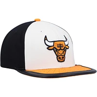 Men's Mitchell & Ness White/ Chicago Bulls Day One Snapback Hat