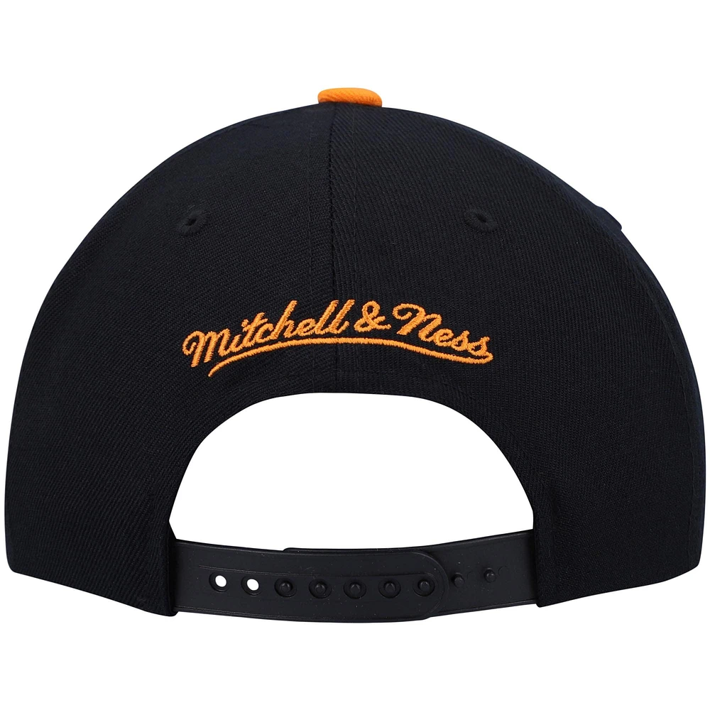 Men's Mitchell & Ness White/ Chicago Bulls Day One Snapback Hat