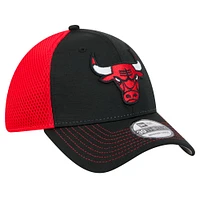 Men's New Era Black Chicago Bulls Active Tech Neo Flex 39THIRTY Hat