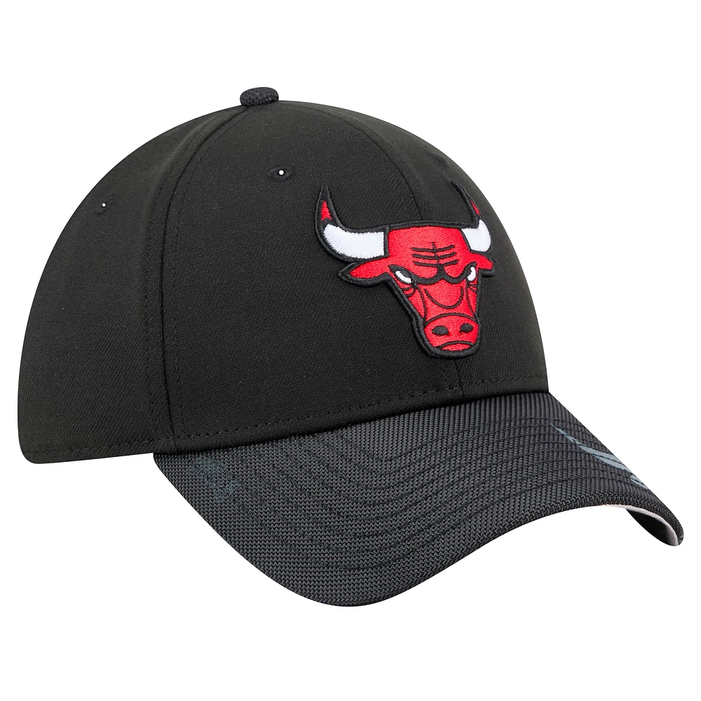 Men's New Era Black Chicago Bulls Sport Night Visor Hit 39THIRTY Flex Hat