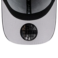 Men's New Era Black Chicago Bulls Sport Night Visor Hit 39THIRTY Flex Hat