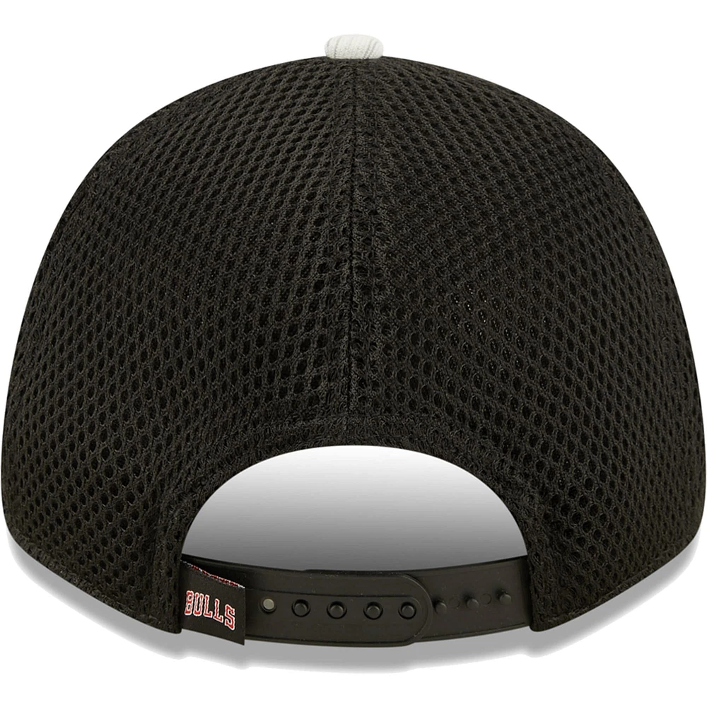 Men's New Era Gray/Black Chicago Bulls Active 9FORTY Snapback - Hat