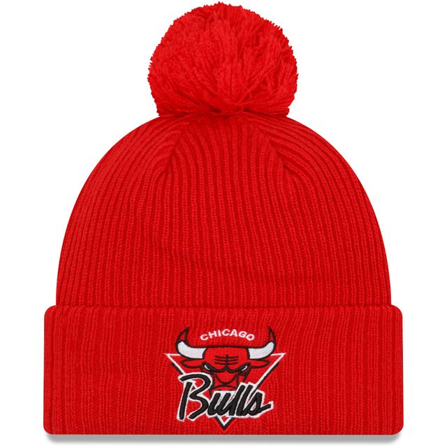 New Era Red Chicago Bulls 2021 NBA Tip-Off pour homme - Bonnet en tricot à revers avec pompon couleur de l'équipe