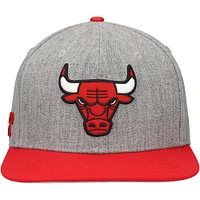 Men's Pro Standard Gray/Red Chicago Bulls Classic Logo Two-Tone Snapback Hat