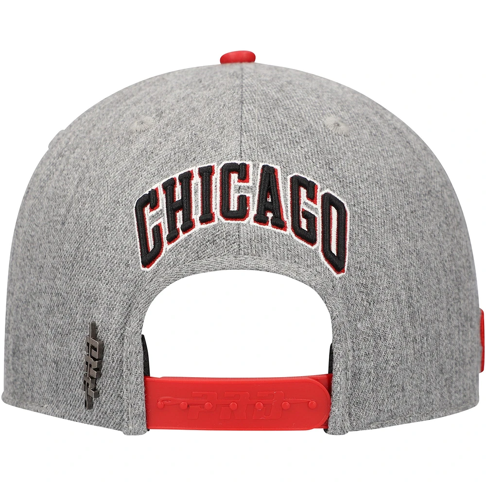Men's Pro Standard Gray/Red Chicago Bulls Classic Logo Two-Tone Snapback Hat