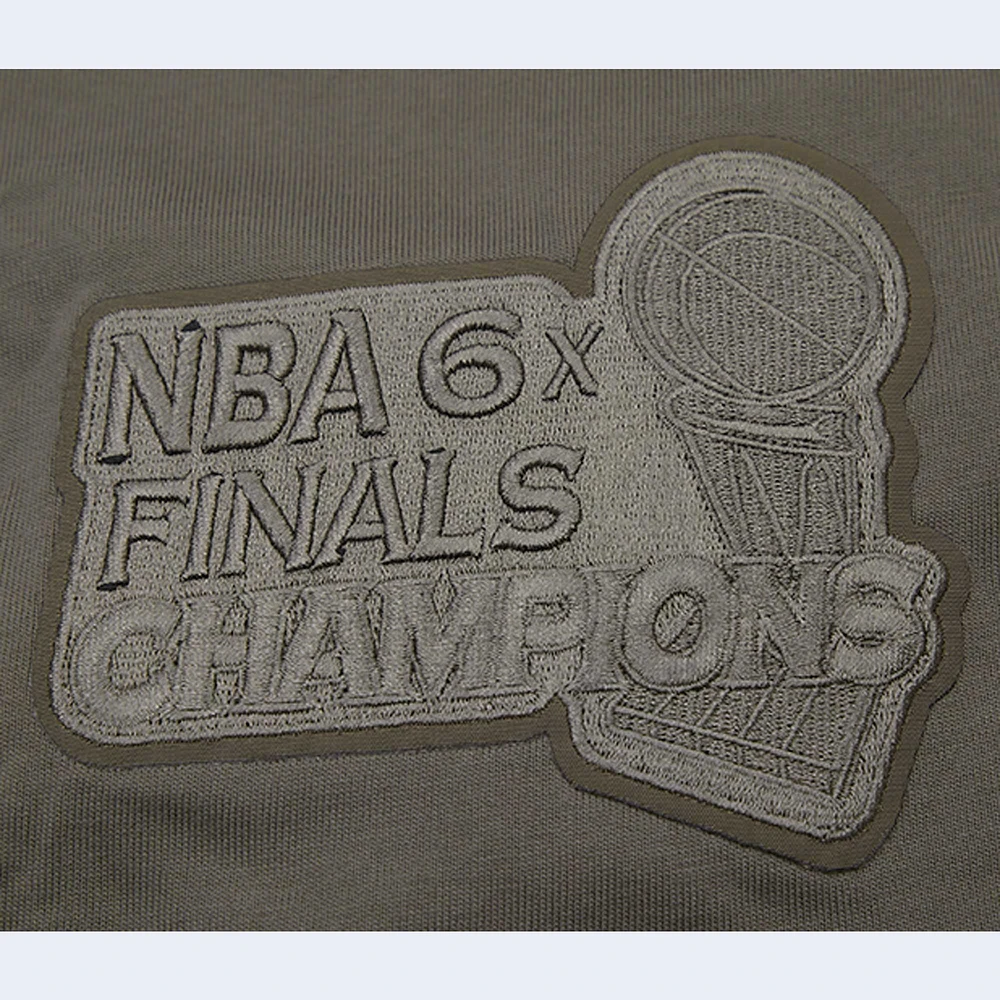 Men's Pro Standard  Gray Chicago Bulls Neutrals Short Sleeve Pullover Hoodie