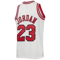 Youth Mitchell & Ness Michael Jordan White Chicago Bulls 1997/98 Hardwood Classics Authentic Jersey