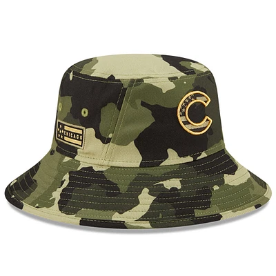 NWE CUBS CAMO MLB NWE 2022 SEAU DE JOUR DES FORCES ARMÉES HATMNBUC