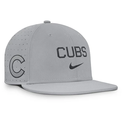 Casquette ajustée Nike True Performance grise des Chicago Cubs pour homme