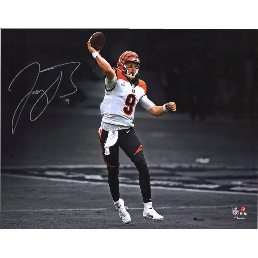 Photographie autographiée de Joe Burrow des Bengals de Cincinnati en maillot blanc de 11"x 14"