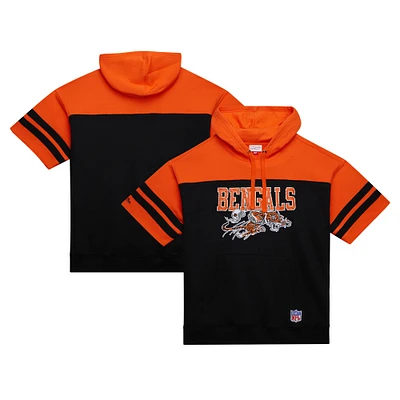 Sweat à capuche noir manches courtes avec logo vintage Off Field des Bengals de Cincinnati Mitchell & Ness pour hommes