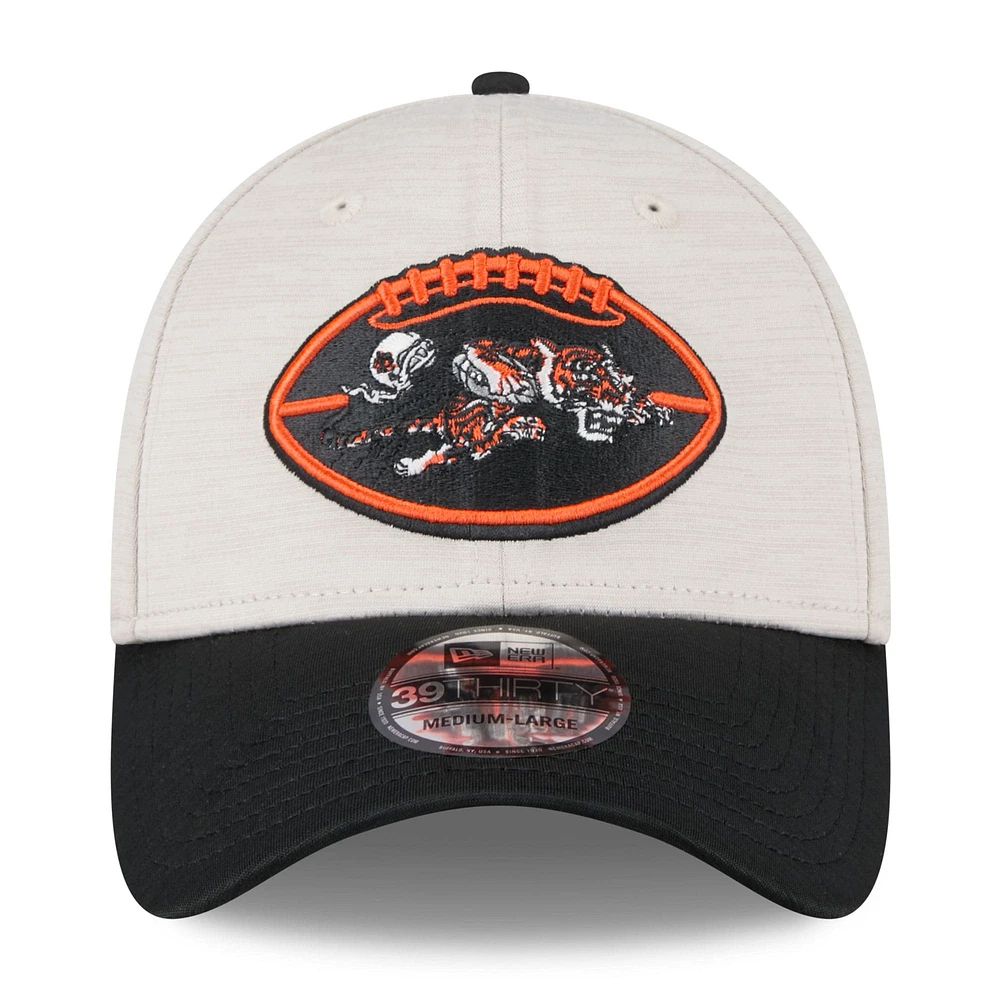 Men's New Era Stone/Black Cincinnati Bengals 2024 Sideline Historic 39THIRTY Flex Hat