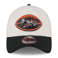 Men's New Era Stone/Black Cincinnati Bengals 2024 Sideline Historic 39THIRTY Flex Hat
