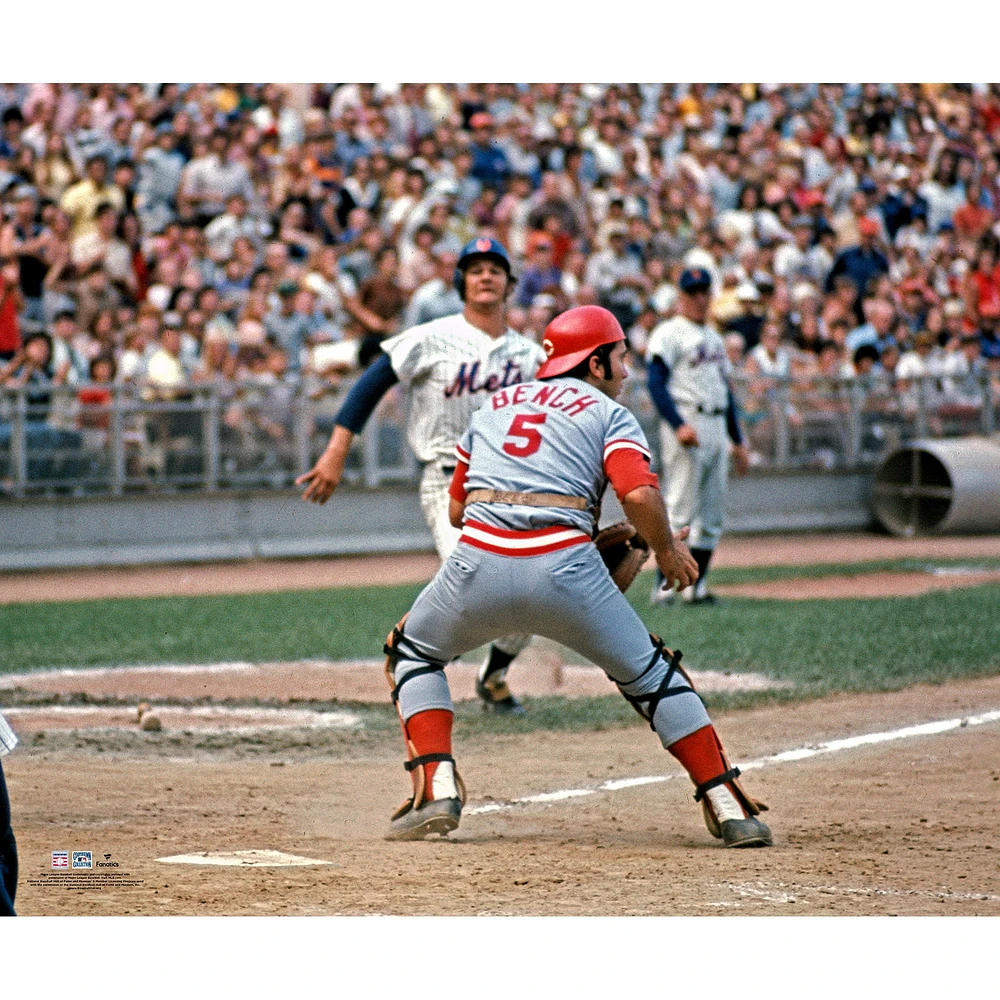 Johnny Bench Cincinnati Reds Unsigned Attempts to Make a Catch Photograph
