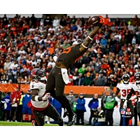David Njoku prolonge son contrat non signé avec les Cleveland Browns pour une photo de catch