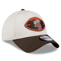 Men's New Era Stone/Brown Cleveland Browns 2024 Sideline Historic 39THIRTY Flex Hat